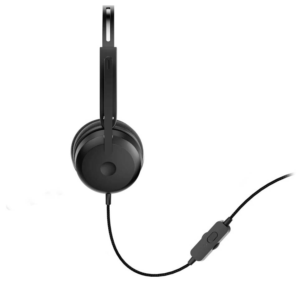 Sort on-ear høretelefon med et enkelt kabelkort forbindelseskabel og inline-kontrol, vist isoleret på hvid baggrund.