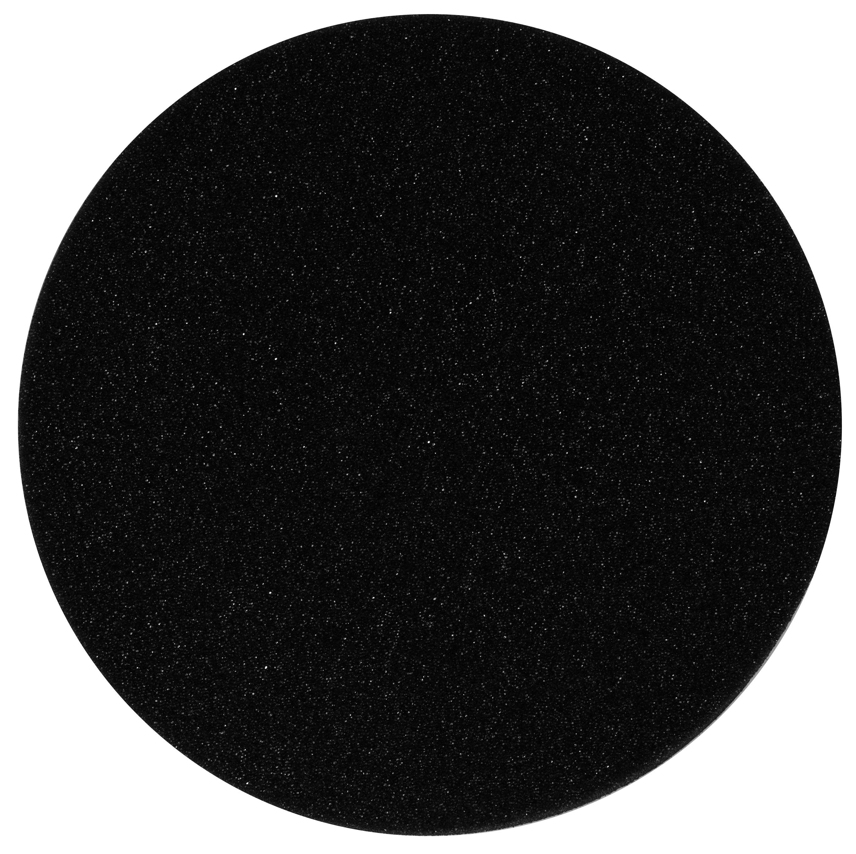 En perfekt sort cirkel foran en hvid baggrund, muligvis som fremstilling af et sort hul eller blot en geometrisk form.