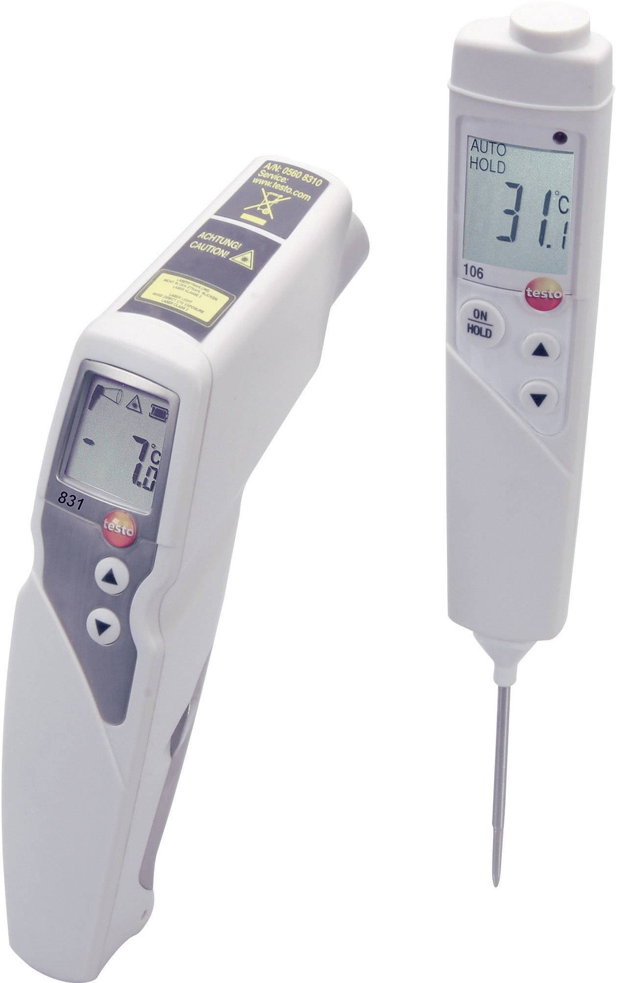To digitale termometre: til venstre et infrarødt termometer, der viser 7°C, til højre et stikthermometer, der viser 31,1°C.