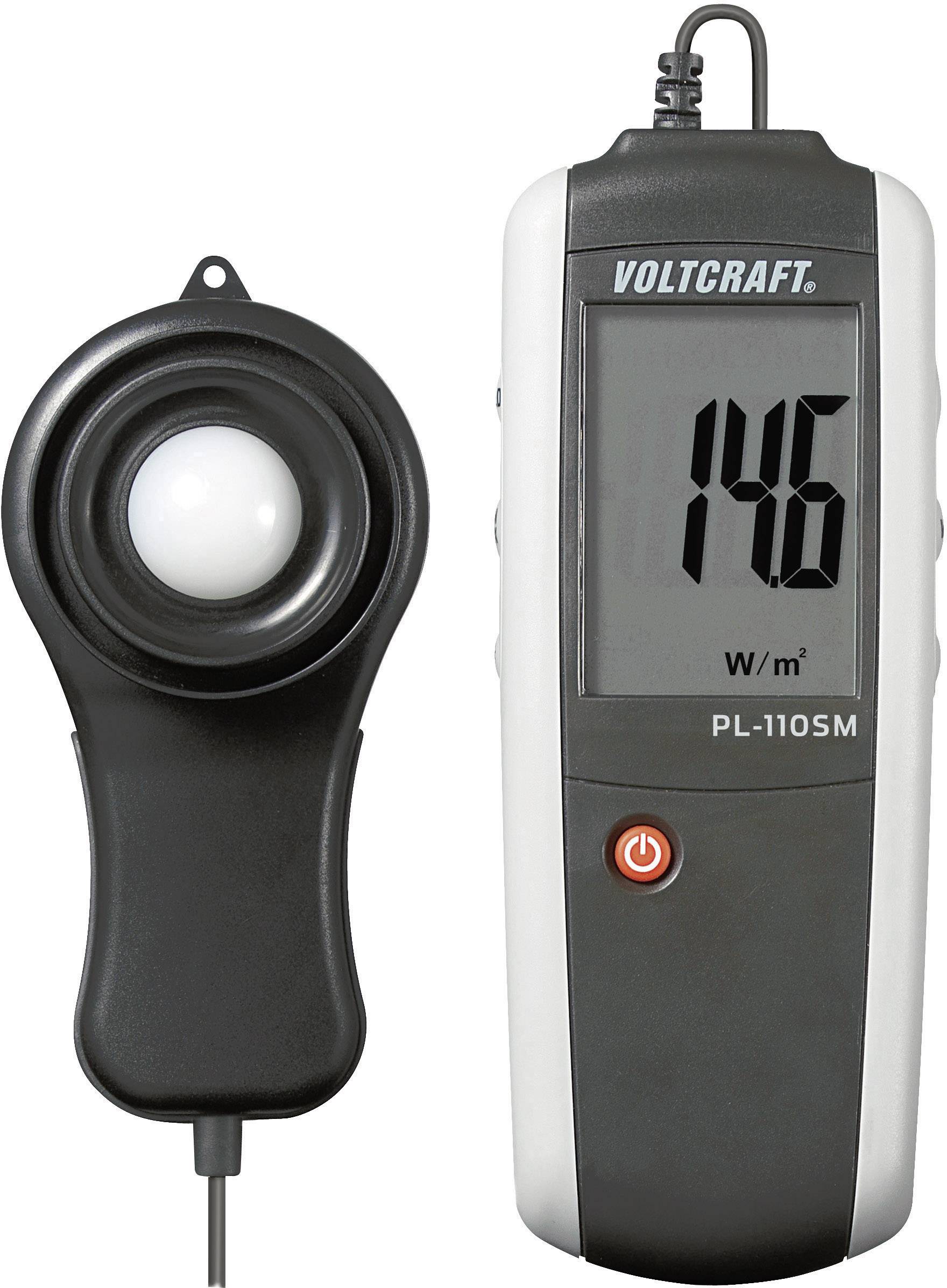 To devices: To venstre en sensor med en hvid kuppel, til højre et måleapparat med displayvisning '146 W/m²'.