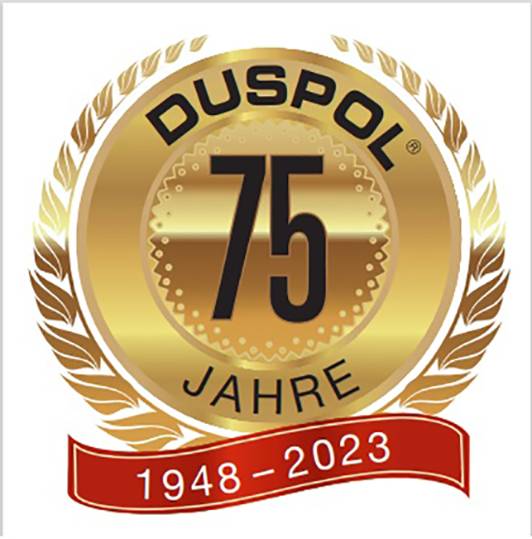 Jubilæumsmærke med teksten 'DUSPOL 75 år 1948-2023' i guld og rødt.