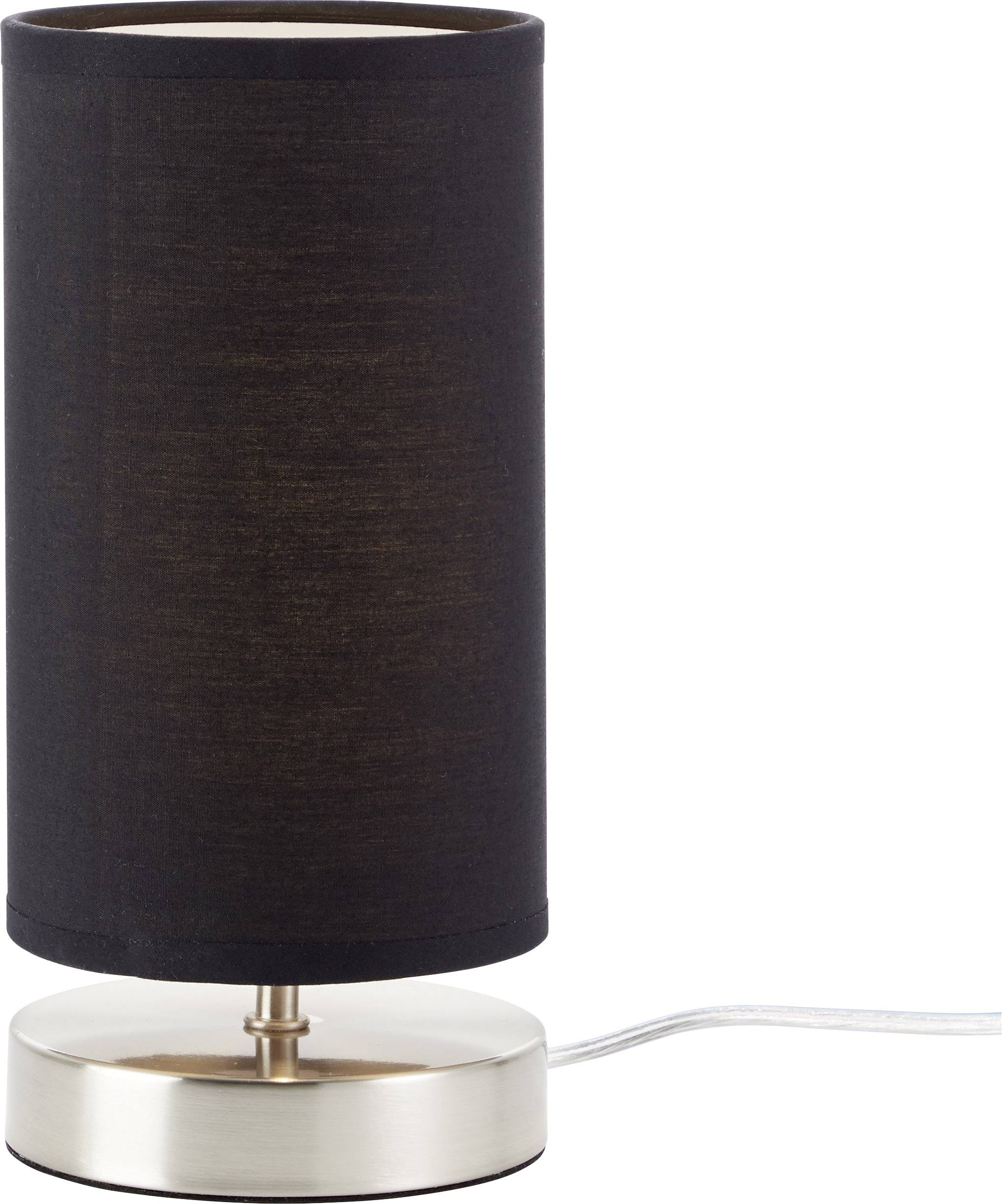 En sort bordlampe med en cylinderformet stofskærm, som står på en rund, sølvfarvet base med en ledning ved siden af.