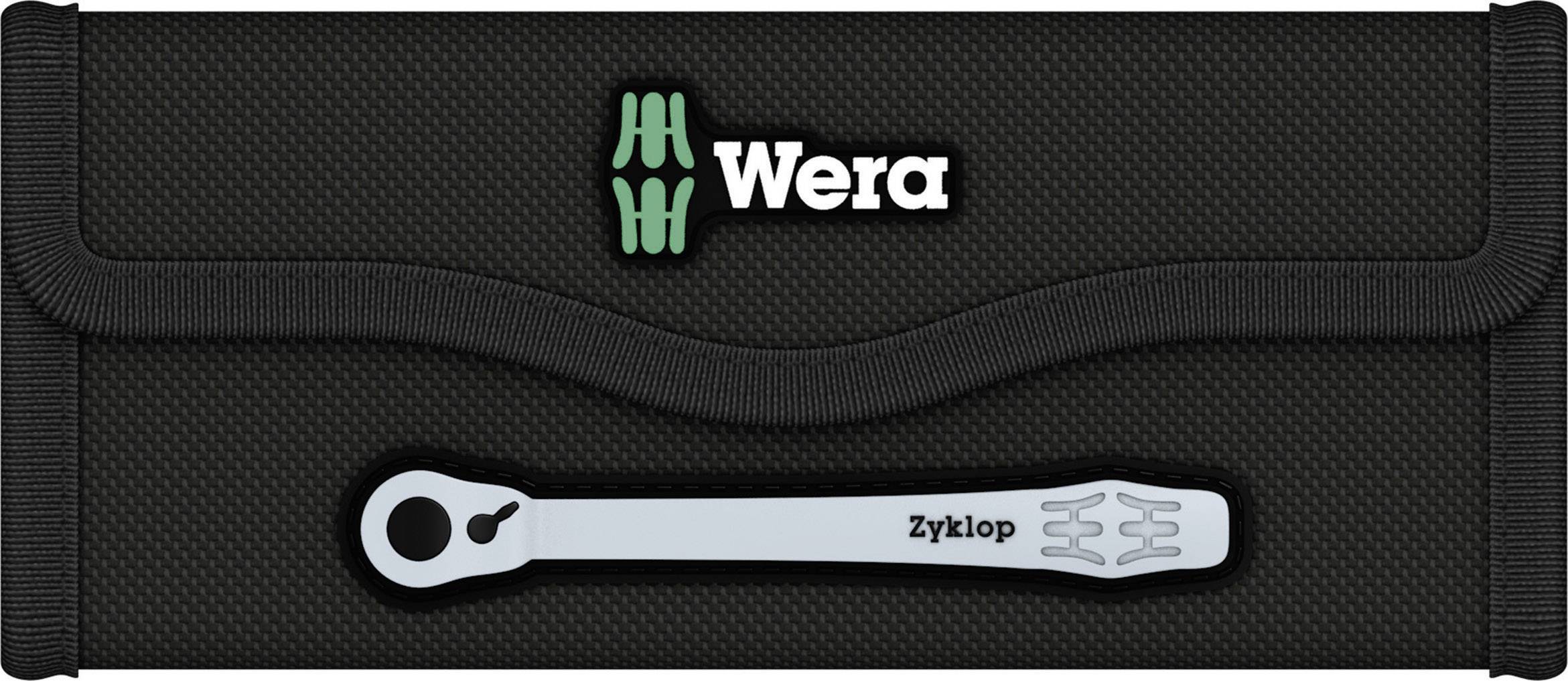 En sort værktøjstaske med Wera-logoet i grøn og hvid. En Zyklop-skralde er vist forfra.