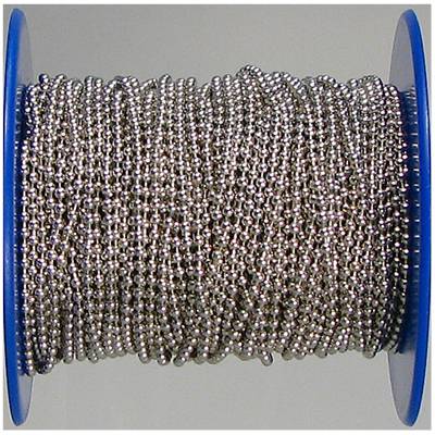 Metaltrådskæde på en blå spole, tæt oprullet. Kæden består af små, forbundne metalkuler.