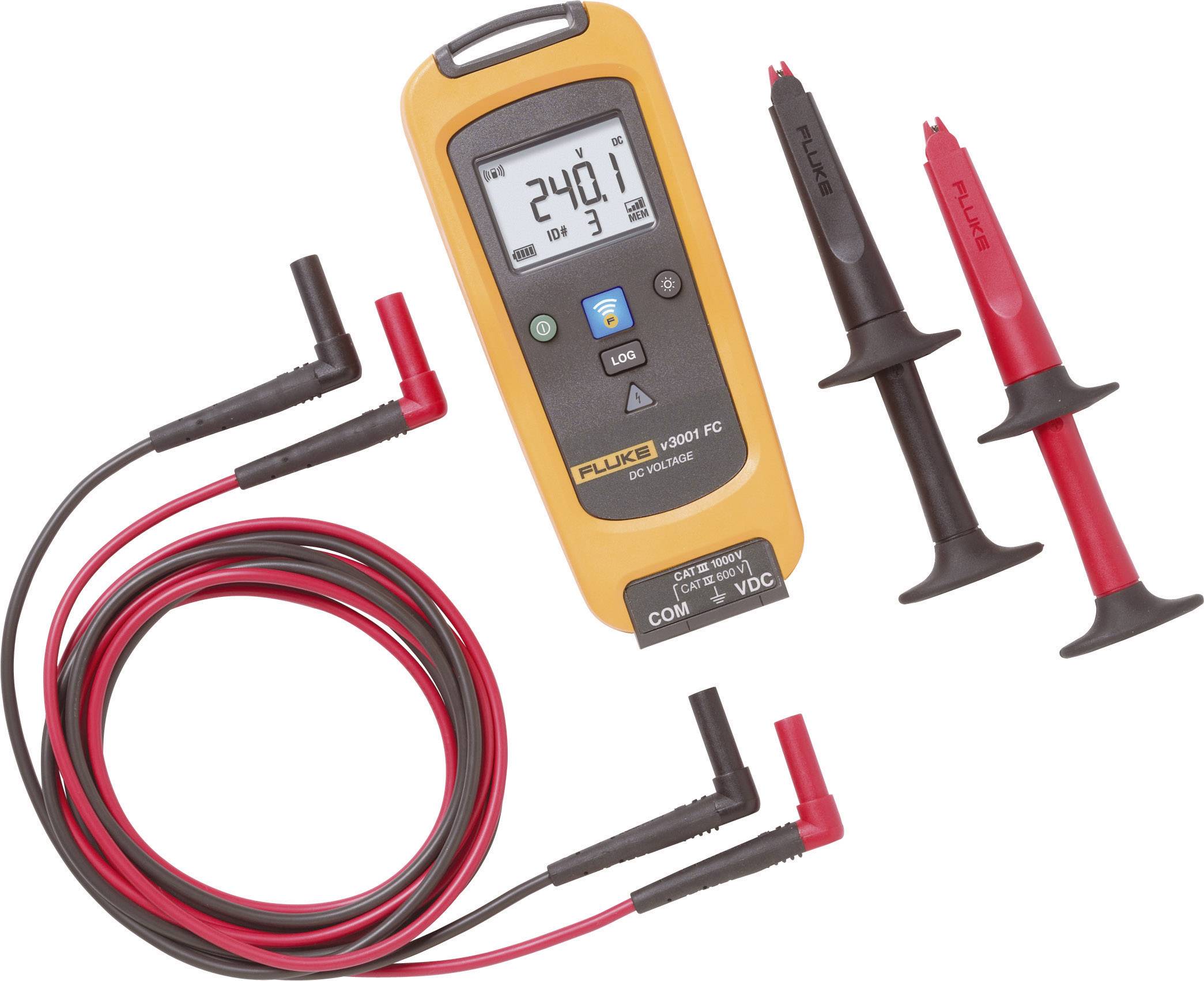 Digitalt multimeter med displayvisning '240,1' volt, målepropper og kabler. Bruges til elektriske målinger.