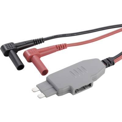 En grå adapterstik med røde og sorte kabler og vinklede tilslutninger, ofte brugt til elektriske apparater.