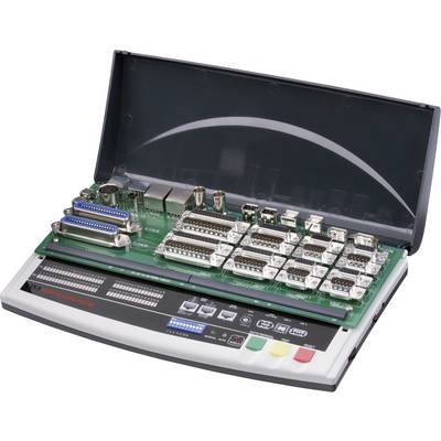 En åben elektronisk diagnostikenhed med forskellige computerporte og kabelstik, herunder USB og serielle interfaces.