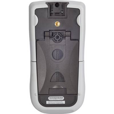 Bagsiden af en fjernbetjening med batterirummet og serienummeret. Øverst er en sensor eller tilslutning synlig.