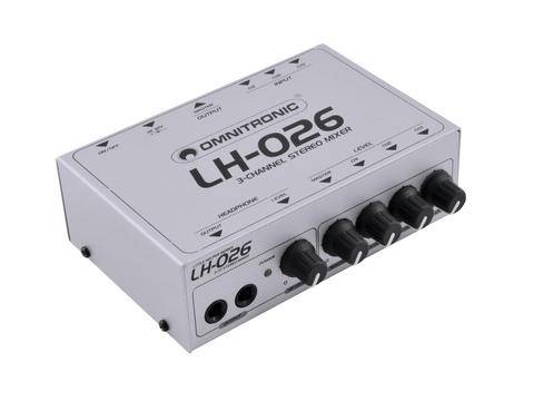 Omnitronic LH-026 3-kanals stereo-mixer med fire drejeregulatorer og to hovedtelefonstik på forsiden.