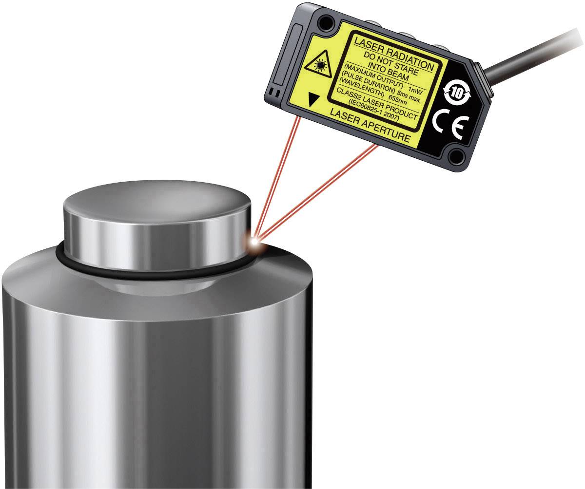 En lasersensor måler positionen for et cylindrisk metalobjekt. Et advarselsskilt på sensoren informerer om laserbestråling.