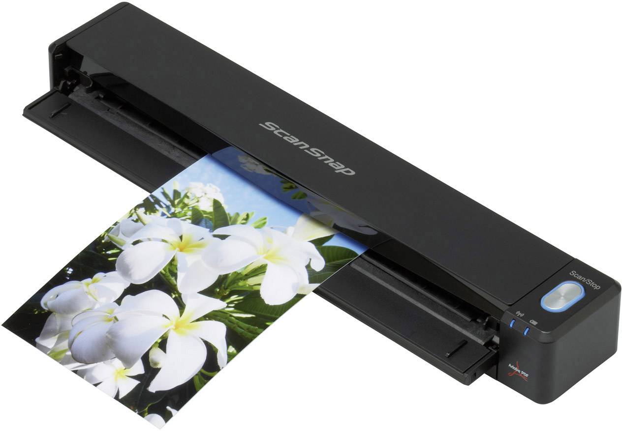 En scanner digitaliserer et foto af hvide blomster med grønne blade foran en blå himmel; et varemærke er synligt.