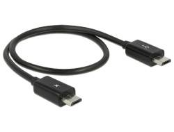 Et sort USB-kabel med USB-C-stik i begge ender, foran en hvid baggrund.