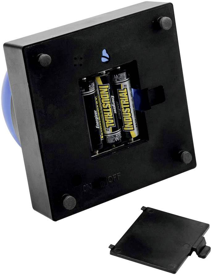 Sort plastikcover med fire AA-batterier indeni og aftageligt låg. Tænd/sluk-knap i bunden.