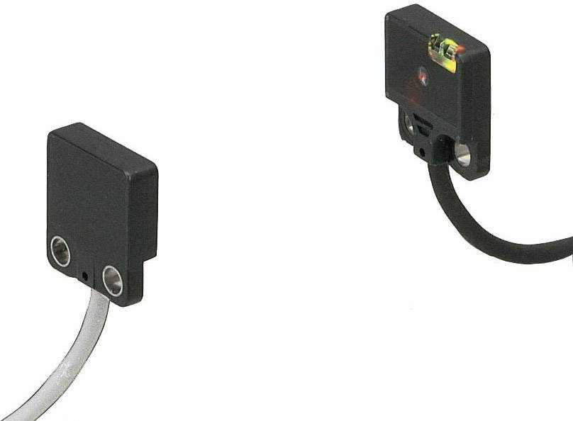 To elektroniske rektangulære sensorer med kabler, der kan bruges til forbindelse. En sensor viser en rød LED-indikator.