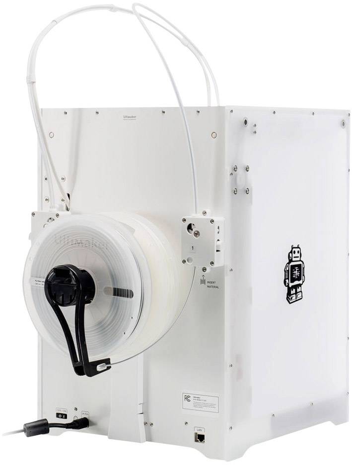 En hvid 3D-printer med en filamentrulle ved siden, kabler øverst og et robotlogo på siden.