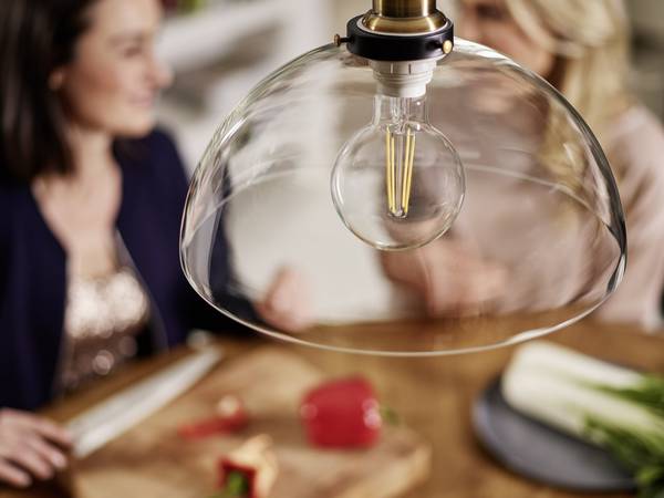 Philips LED 929001387901 LED (RGB)-lamp EEK E (A - G) E27 Globeform 7 W = 60 W Varmhvid (Ø x L) 95 mm x 140 mm Filament 1 stk