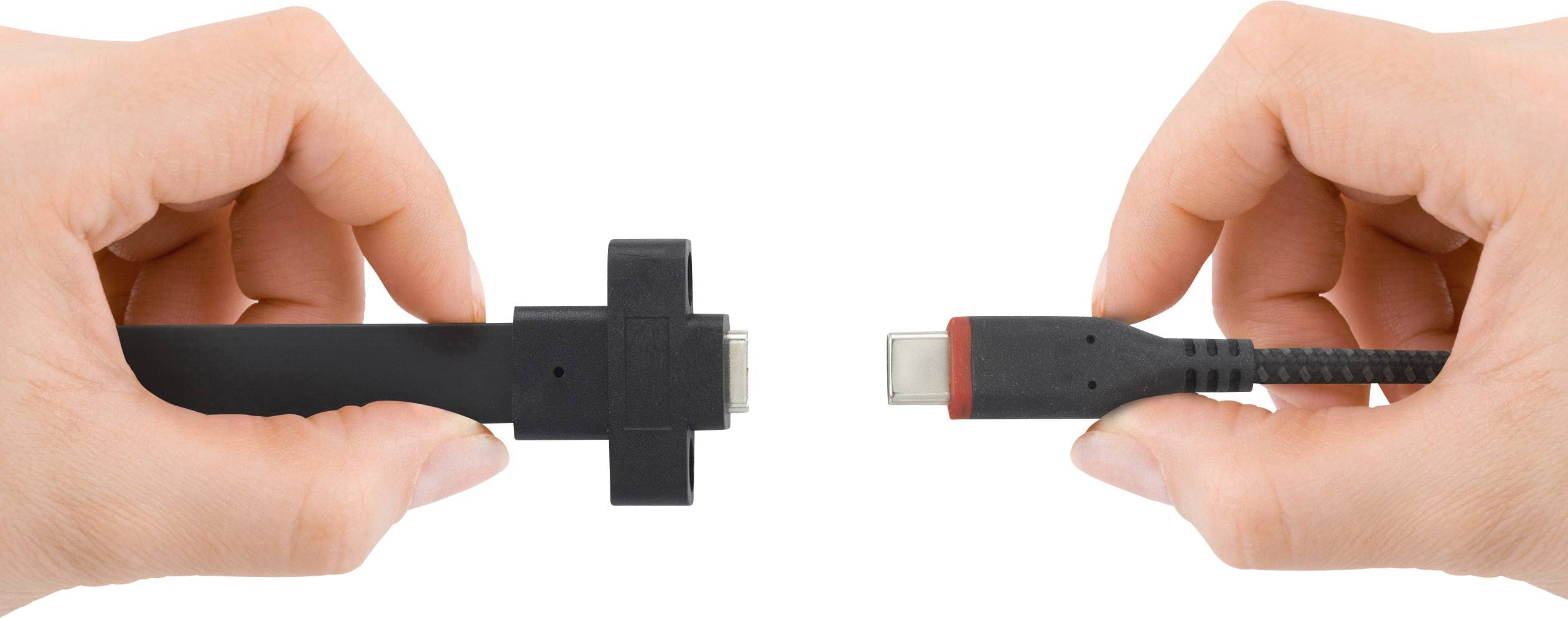 To hænder holder forskellige kabelstik, hvor venstre hånd holder et HDMI-stik og højre hånd et USB-C-stik.