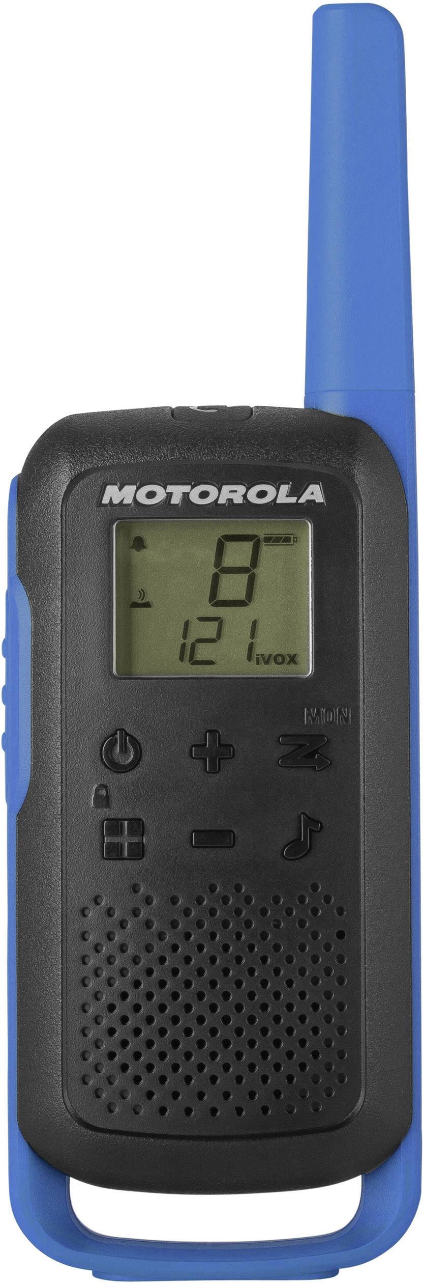 Håndholdt walkie-talkie med blåt og sort kabinet, LCD-display, viser '121'. Mærket med 'MOTOROLA'. Indeholder højttaler og betjeningsknapper.