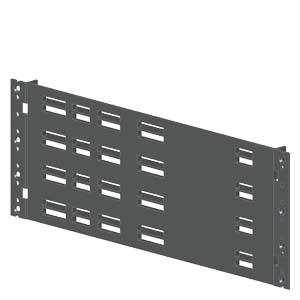 Metallisk rack-frontpanel med rektangulære ventilationsåbninger til luftcirkulation og kabelføring i et serverrumopsætning.