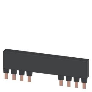 En sort elektronisk stik med otte metalben, der rager ud fra undersiden, på en hvid baggrund.