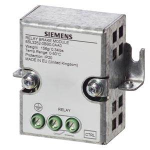 Metalkabinet med etiket 'SIEMENS Relay Brake Module', vægt- og temperaturangivelser samt tre grønne stik i bunden.