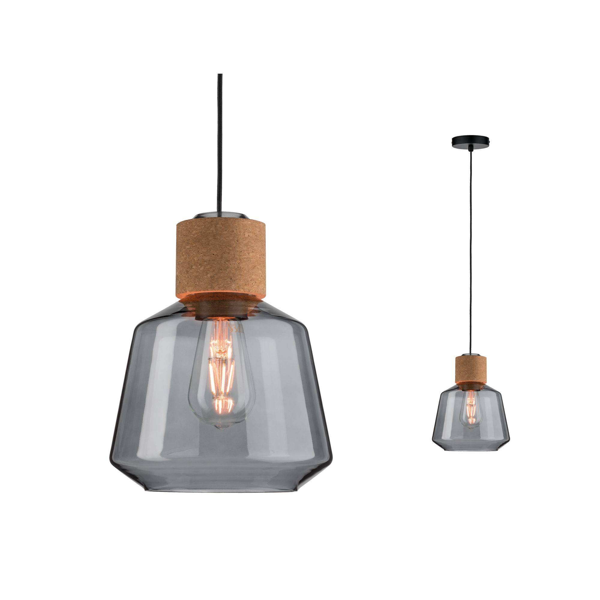 Grå pendel med trædetalje og synlig glødepære, hængende i sort ledning. Moderne design.