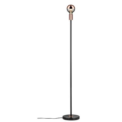 Gulvlampe med sort stativ og kobberfarvet lampeskærm. Enkelt, moderne design.