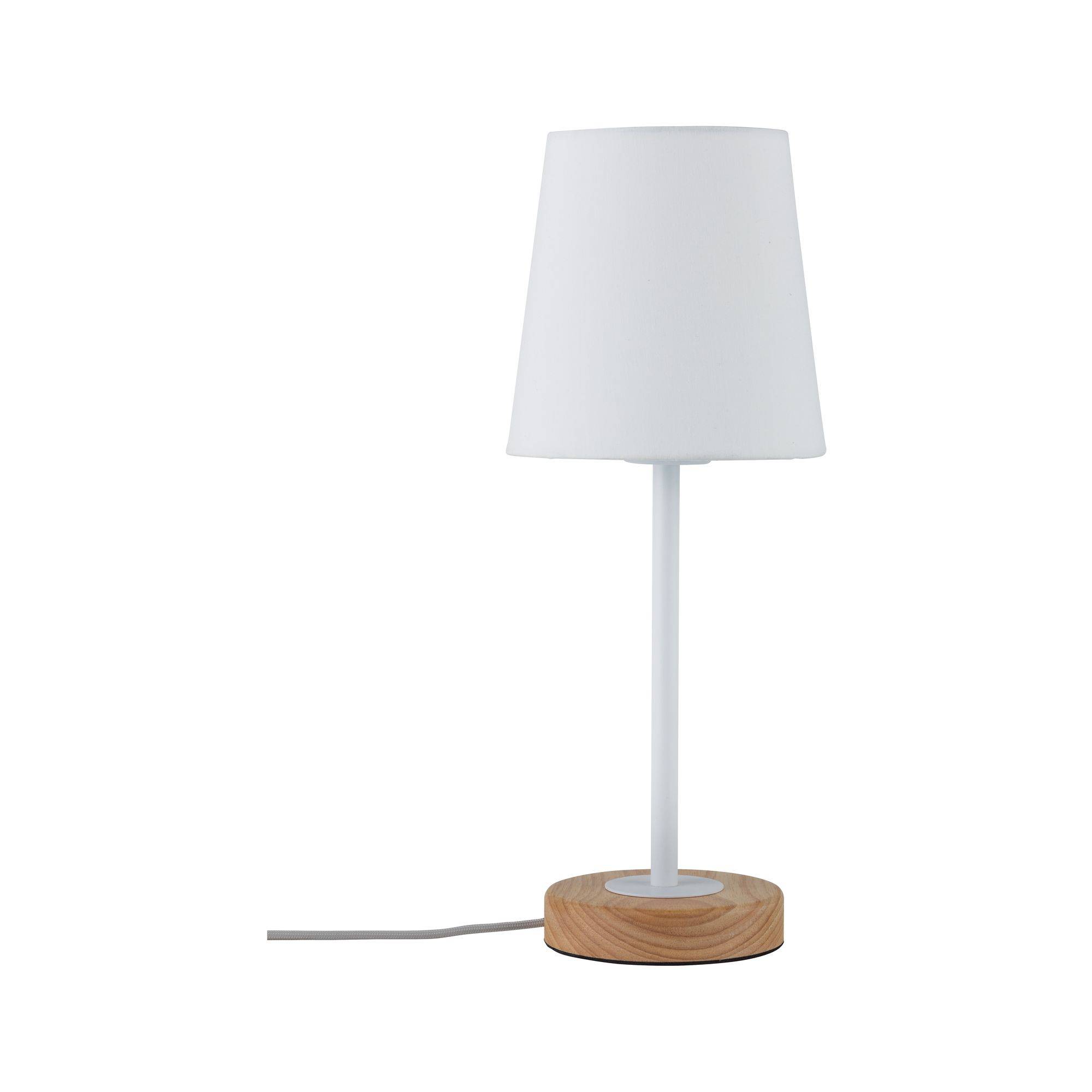 Hvid bordlampe med enkelt, moderne design, træfod og hvid ledning.