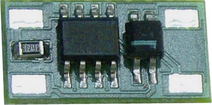 Et grønt mikrochip-modul med flere ben og komponenter, herunder en stor rektangulær og en mindre kvadratisk chip.