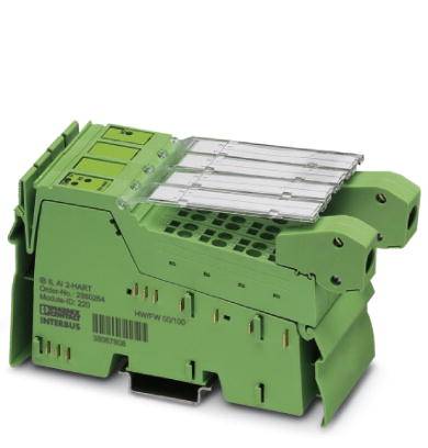 Et grønt elektronisk modul med flere stikforbindelser og transparente afdækninger på oversiden, egnet til DIN-skinne montering.