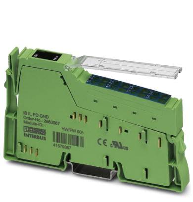 Grøn elektronisk modul med flere forbindelser, sandsynligvis til industrielle styrings- eller kommunikationsformål.