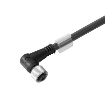 Et sort vinklet kabel med et sølvfarvet stik, egnet til elektroniske enhedsforbindelser.