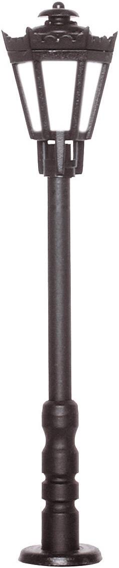 En vintage-gadelampe i metal med sort finish og et dekorativt, traditionelt design.