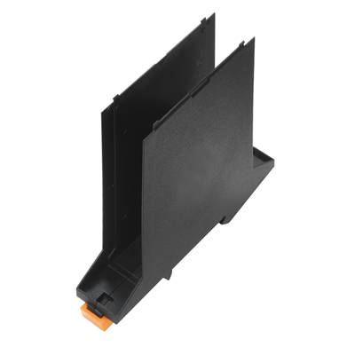 Sort plastikkabinet, stående lodret med en orange holder i bunden; sandsynligvis til elektroniske komponenter.
