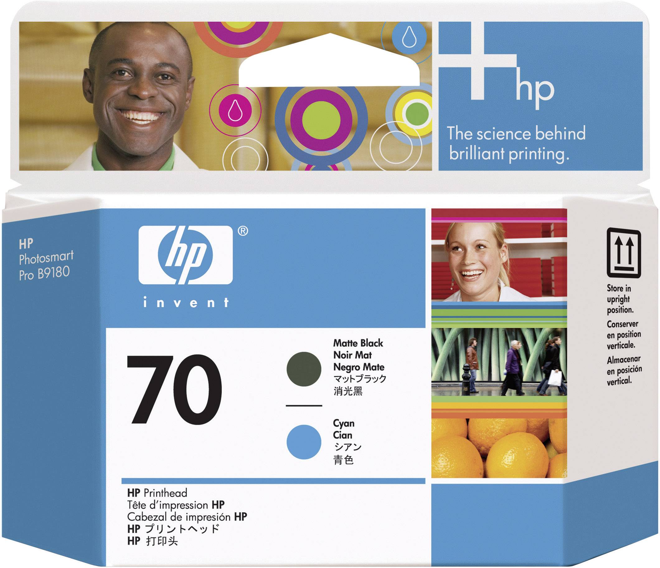 Emballagen til en HP-blækpatron, modelnummer 70, med farvevalg i sort, cyan og grå. Øverst til venstre er der et billede af en smilende person.