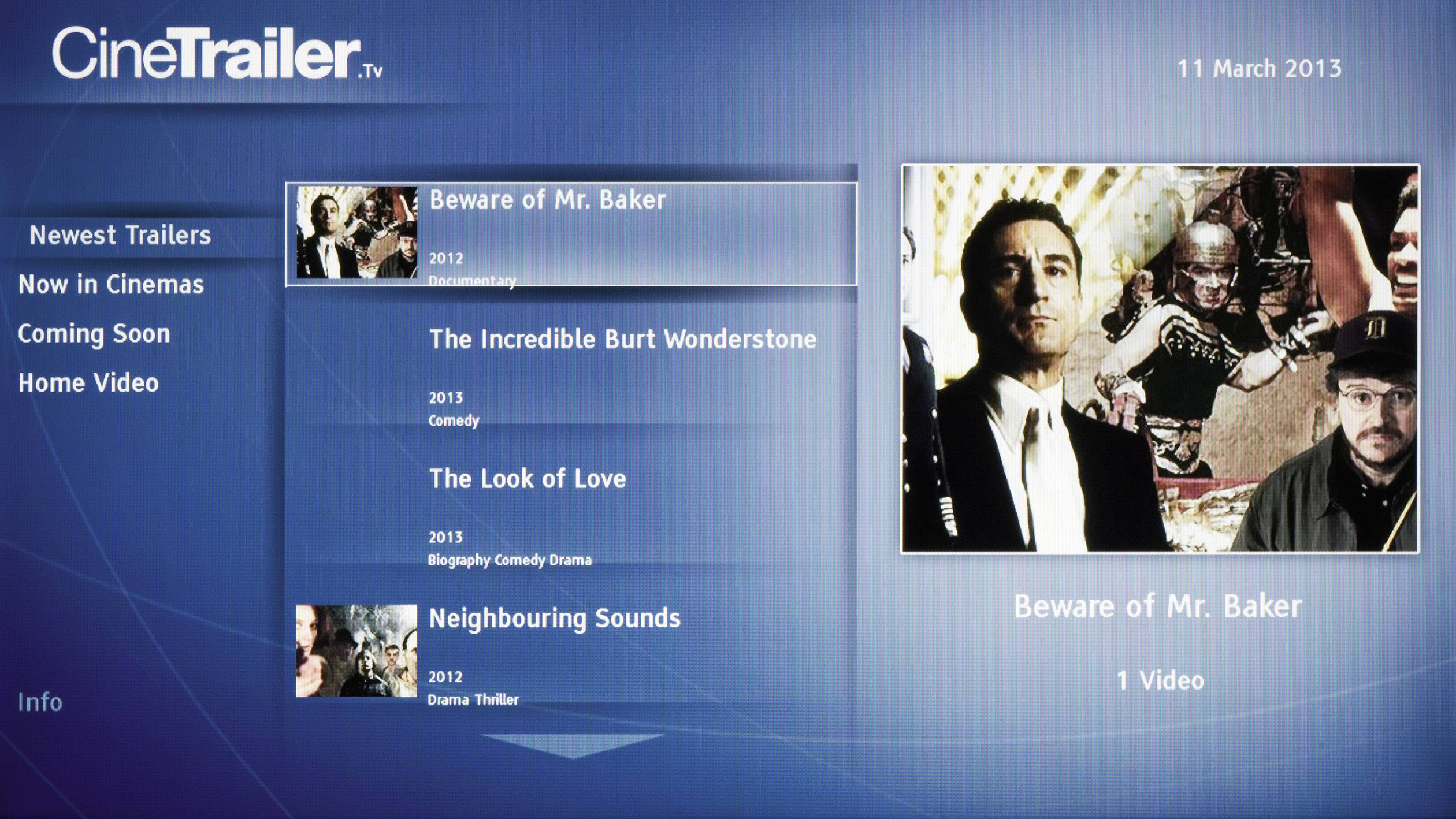 Skærmbillede af en filmtrailer-hjemmeside. Liste over film som 'Pas på hr. Baker'. Menu med valgmuligheder som 'Seneste trailere'.