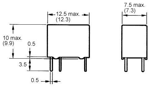 Et diagram med dimensionerne for en elektrisk komponent: Højde 10 mm, bredde 12,5 mm, dybde 7,5 mm. Ben er 0,5 mm lange.