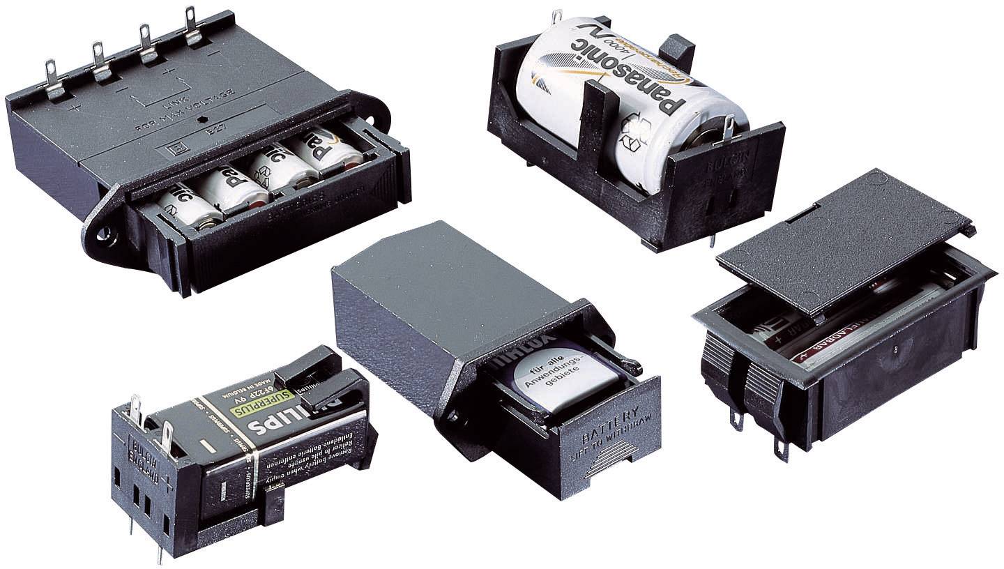 Fem forskellige batteriholdere med indsatte AA- og 9V-batterier, der ligger på en hvid overflade.