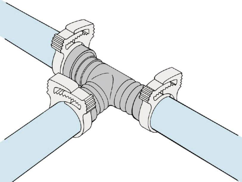 Illustration af et rørsystem med to blå rør, som er fastgjort med en grå metalarmatur og skruer.