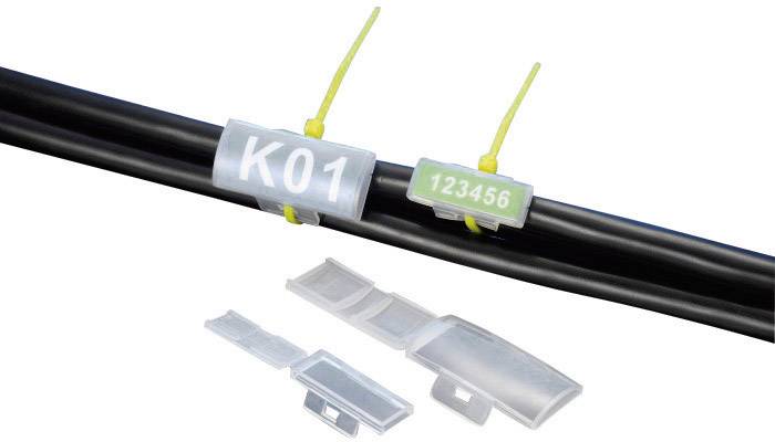 Kabel med hvide mærkede skilte 'K01' og '123456', fastgjort med gule kabelbindere, ved siden af tomme skilte til mærkning.
