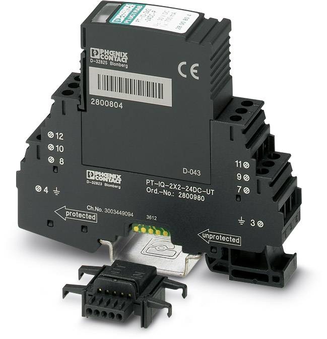 Et overspendings-beskyttelsesapparat fra Phoenix Contact, model PT-IQ-2X2-24DC-UT, anvendes i et industrielt miljø.