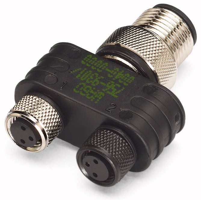 Adapter med tre metalstik på hvid baggrund, egnet til industrielle eller elektroniske forbindelser.