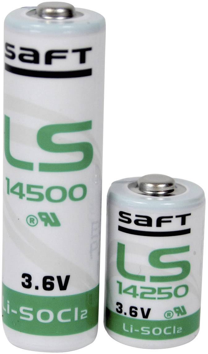 To batterier med grøn påskrift 'LS', én større (14500, 3,6V), én mindre (14250, 3,6V), begge fra mærket Saft.