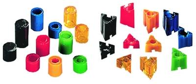 'Flerfarvede plastikkomponenter i cirkulære og prismatiske former. Farver: Sort, Rød, Gul, Grøn, Blå, Orange.'