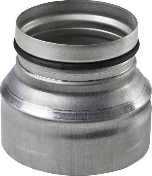 En metaladapter med en gummitætningsring, der fungerer som forbindelse mellem to forskellige rørdimensioner.