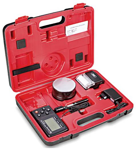 Roter Werkzeugkoffer mit Messgeräten und Zubehör. Enthält ein digitales Gerät mit Display, Ladegerät, Kabel und weitere kleine Teile.