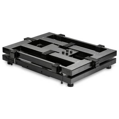 Ein schwarzes, rechteckiges, stapelbares Metallgestell mit mehreren Schichten und einstellbaren Füßen.