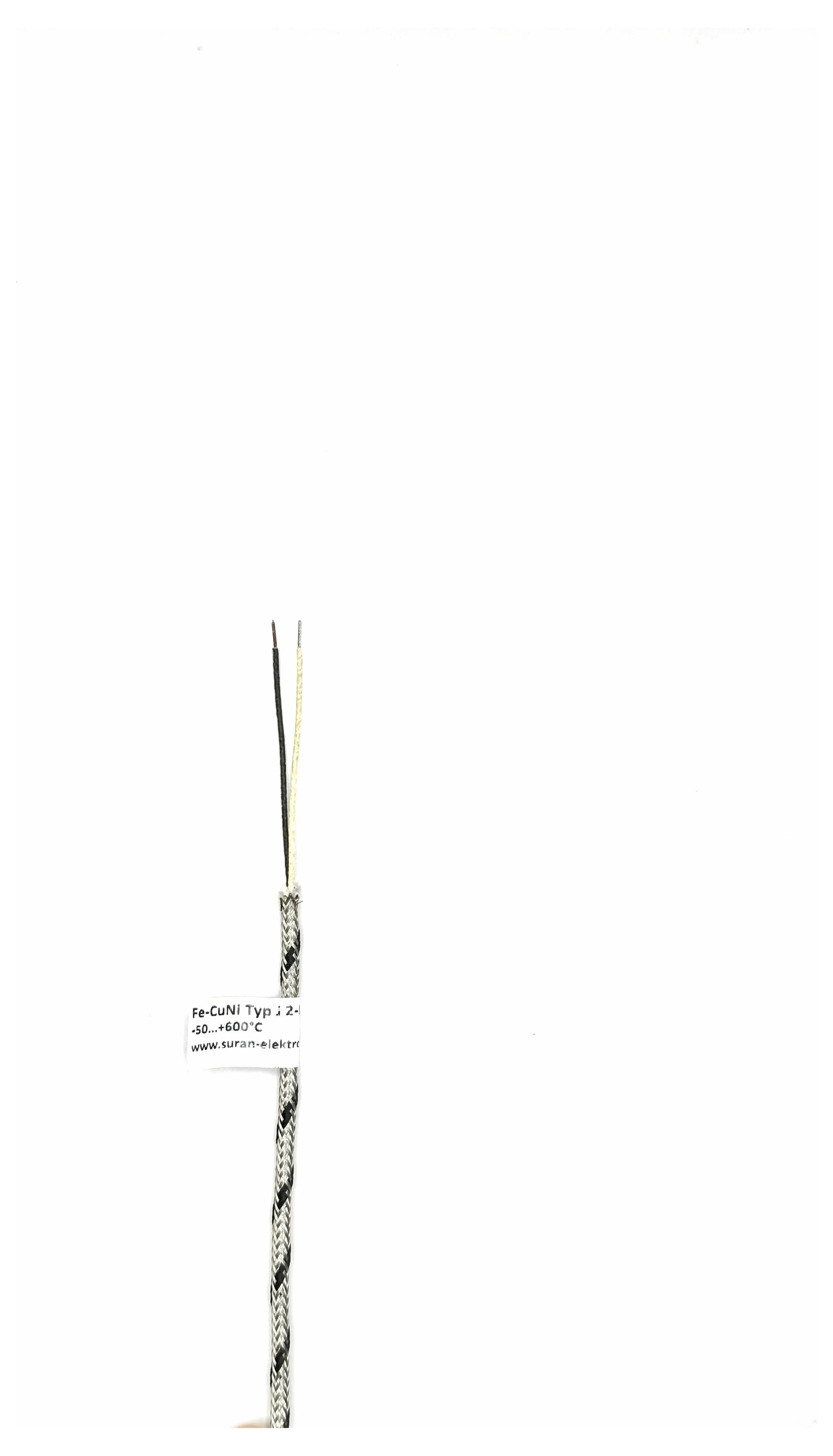 Nahaufnahme eines ausgefransten Kabels mit einem Etikett, auf dem "Fe-CuNi Typ J Temp. -0 - 400°C" steht. Weißer Hintergrund.