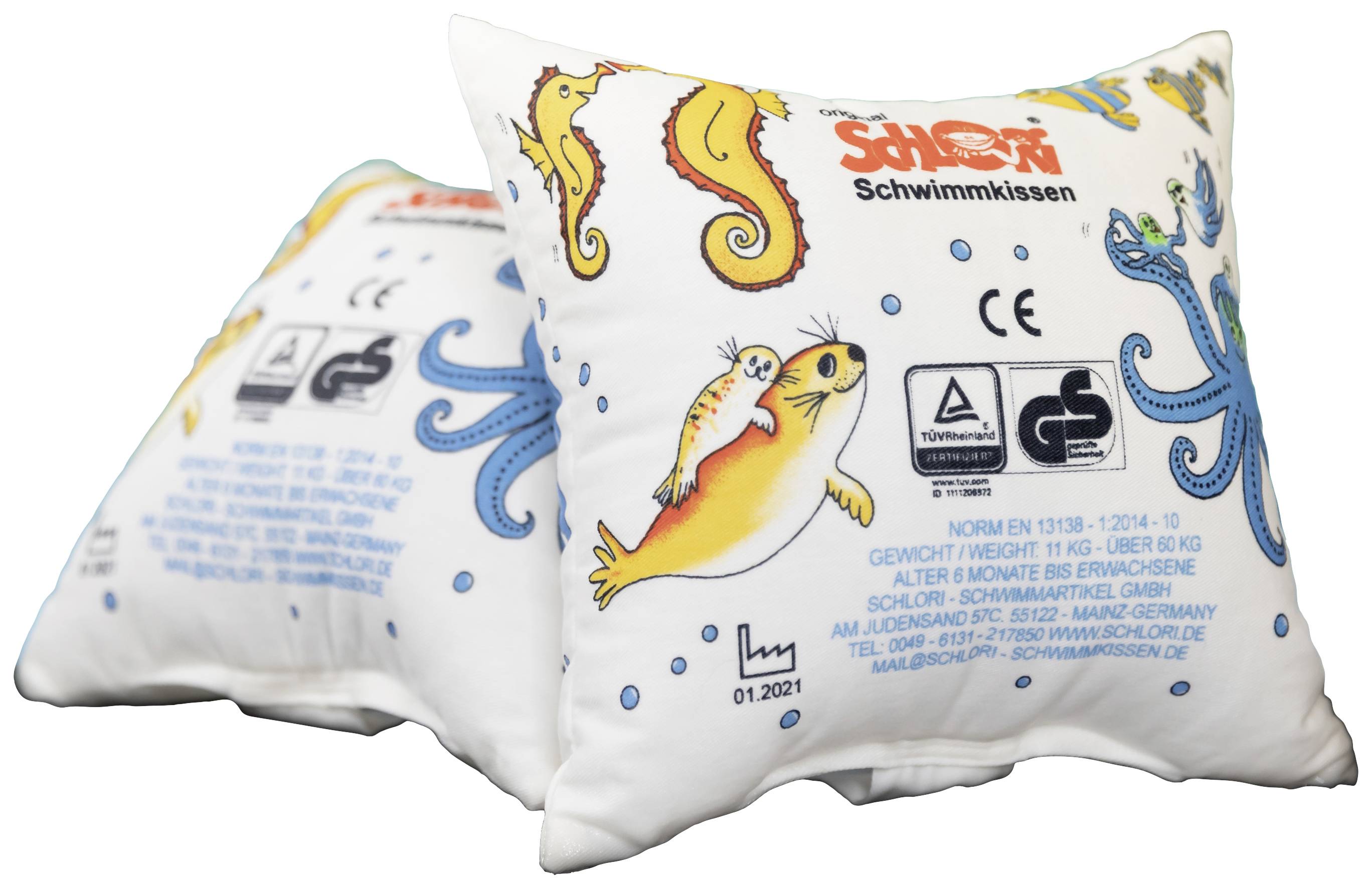 Zwei Schwimmkissen mit bunten Illustrationen von Seepferdchen und Fischen. Aufdruck: 'Schlorf Schwimmkissen'. CE- und GS-Zeichen sichtbar.