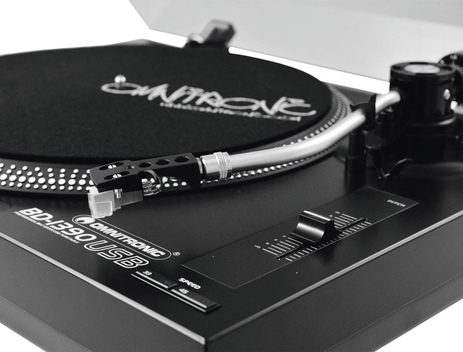 Plattenspieler mit einem USB-Anschluss, markiert mit 'BD-1390 USB'. Der Tonarm ist links positioniert, und das Gerät steht offen.